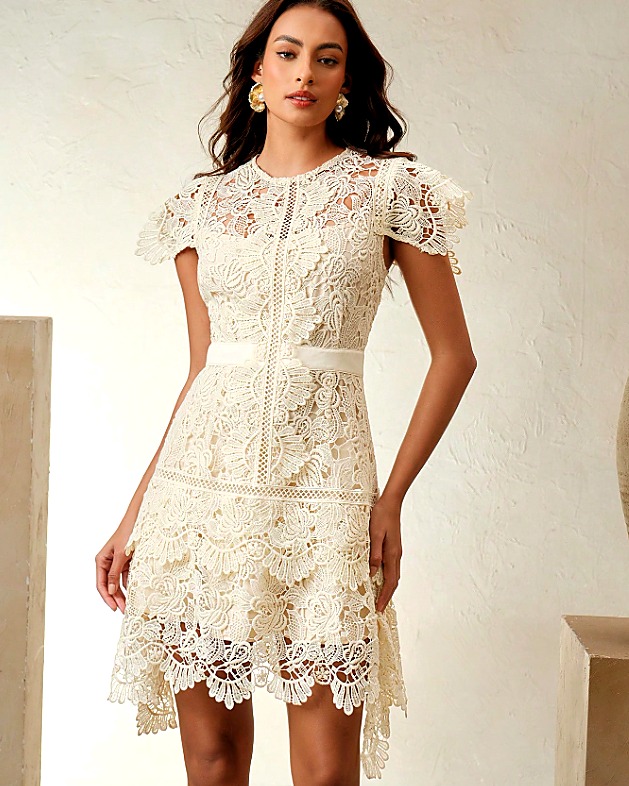 White embroidered dress / 白色刺绣连衣裙